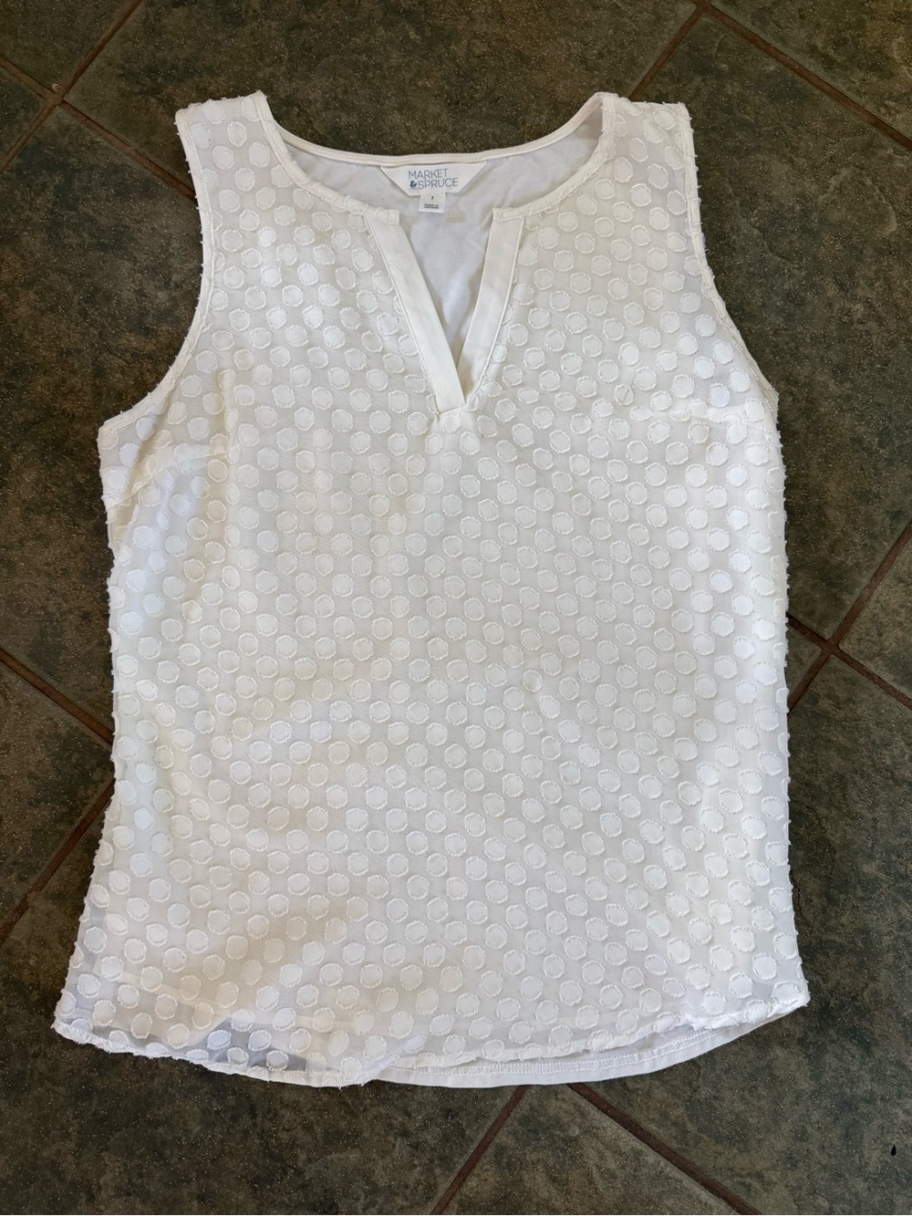 🎀3/$25🎀 Market & Spruce White Textured Eyelet V-Notch Tank